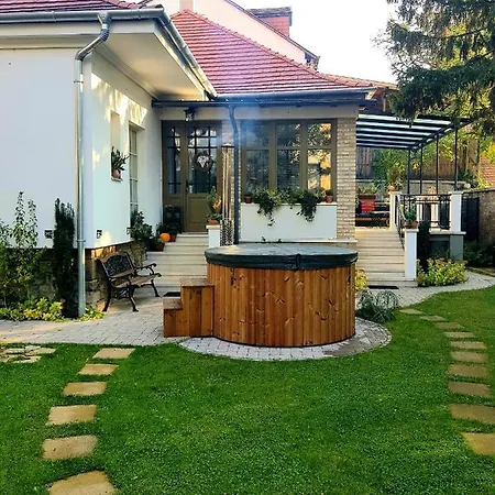 Belvarosi Kerteshaz Keszthely
