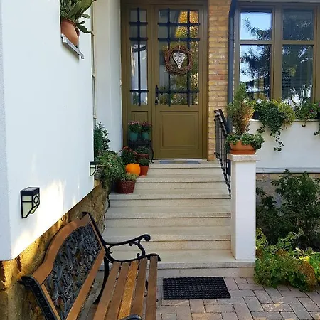 Belvarosi Kerteshaz Ferienhaus Keszthely